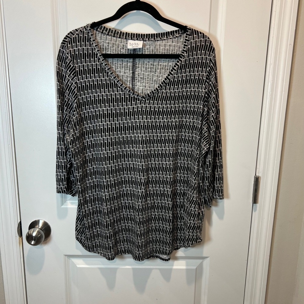 Nicole Miller Women V-Neck Top 100% Linen Geometric Print Black White Size L